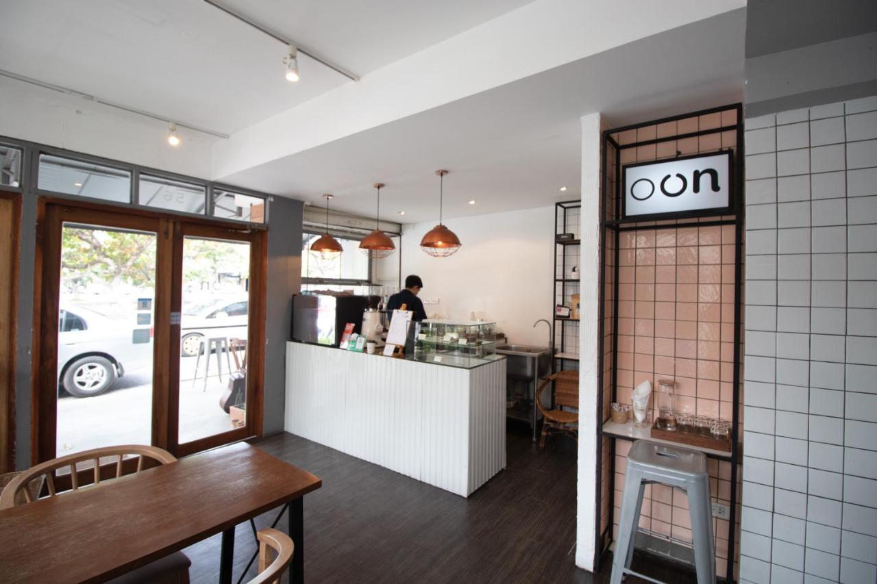 Хостел Oon Poshtel X Cafe Чиангмай Экстерьер фото